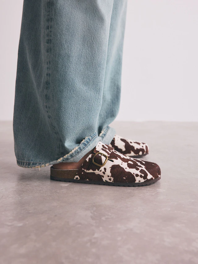 Cow Standard Fit Forever Comfort® Leather Footbed Clogs Cow Standard Fit Forever Comfort® Leather Footbed Clogs